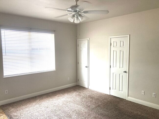 Living room - 138 Briarwood Ct Unidad D