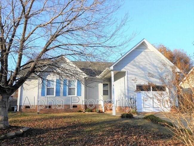 Photo - 305 Fairdale Dr House