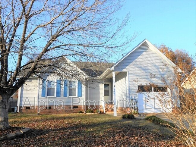 Building Photo - 305 Fairdale Dr Rental