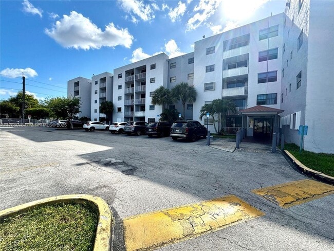 Building Photo - 8145 NW 7th St Unit 404-404 Rental