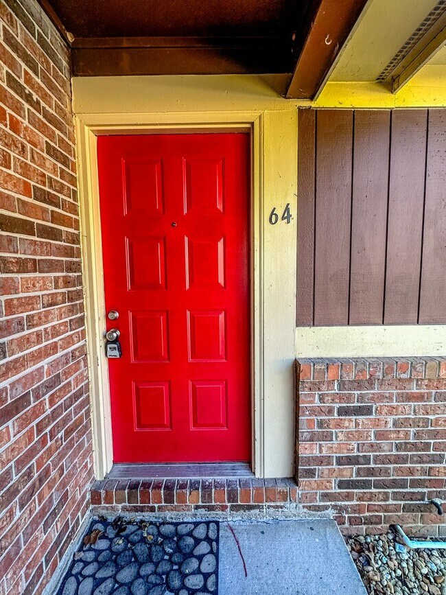 Photo - Renovated townhome in Great Alpharetta location