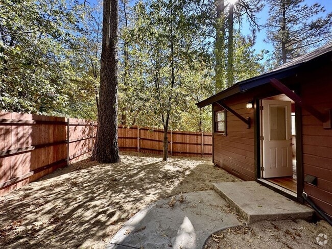 Building Photo - 54365 Pine Crest Ave Rental