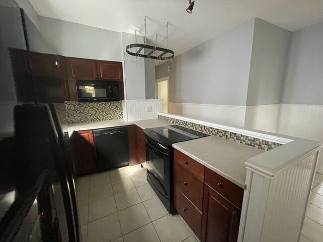 Photo - 450 Douglas Av