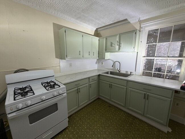 Kitchen - 46 Ida St Unit 2