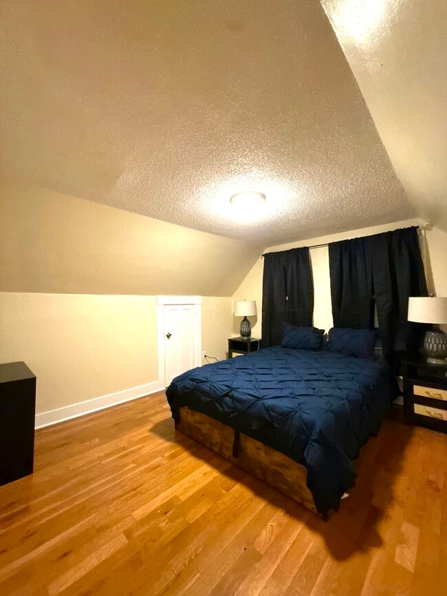 Building Photo - 117 Lloyd St Unit 3