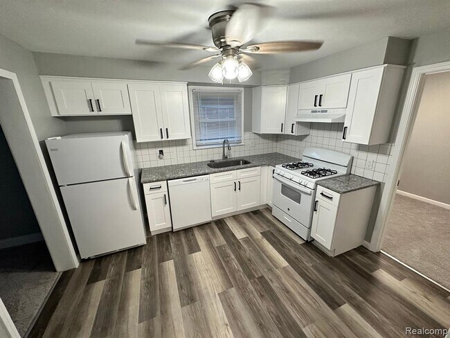 Photo - 20731 Ontaga St