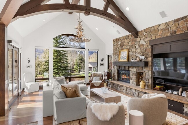 Building Photo - 875 Horse Ranch Dr