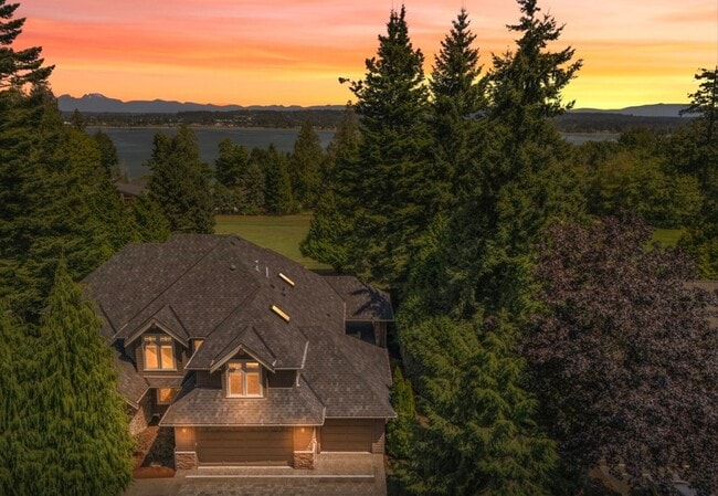 Photo - Beautiful Home in Semiahmoo!