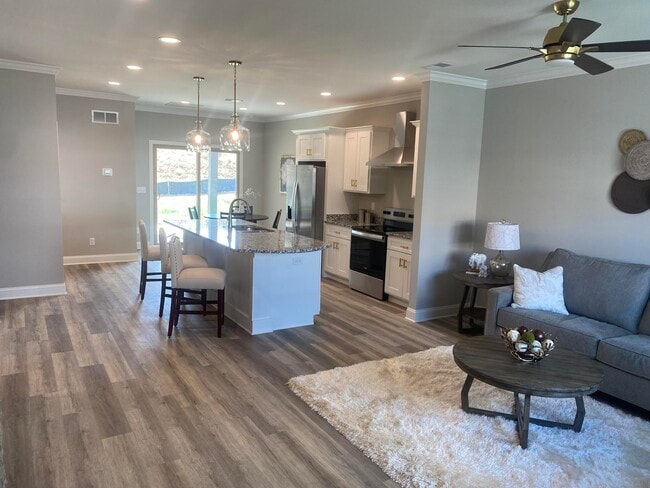 301 Copperfield Wy