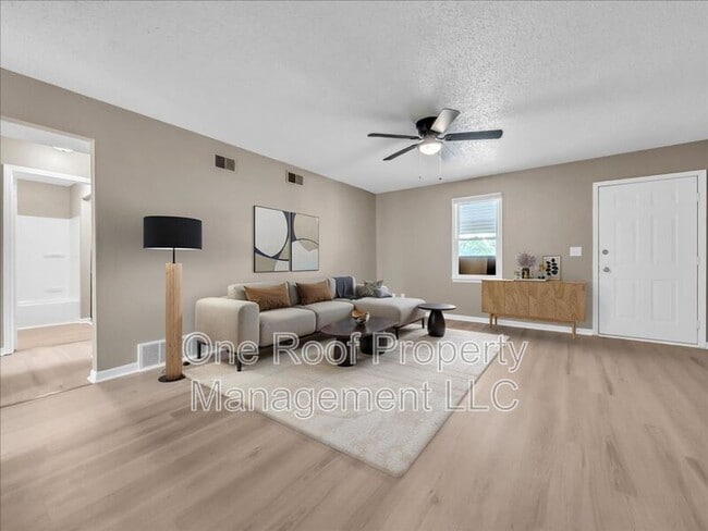 Building Photo - 1911 Chateau Dr