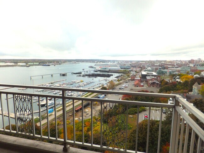 Photo - 45 Eastern Promenade Unidad 10G