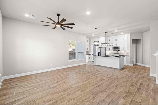 Photo - 130 W 5th St