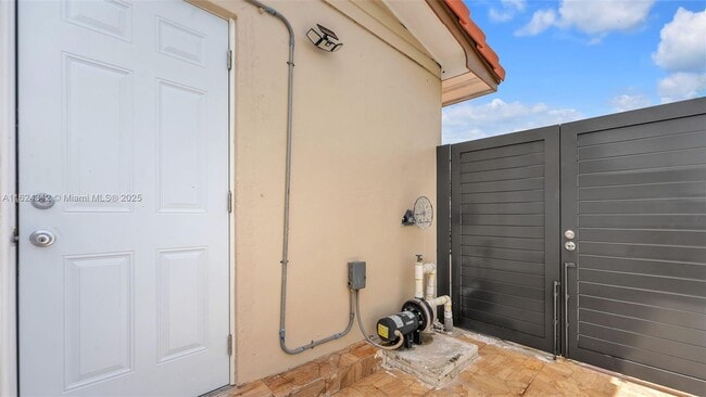 Photo - 10460 SW 43rd St House