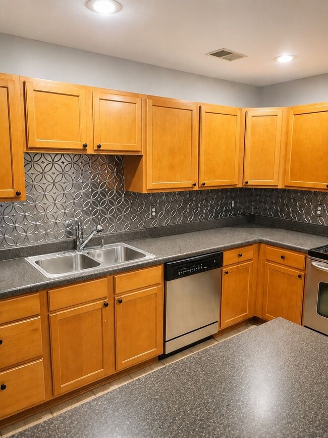 Photo - 923 Windcastle Ln