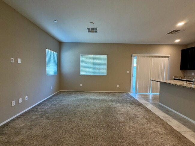 Photo - 3 BED 3 BATH 2 CAR GARAGE TOWNHOUSE W/ PRIVATE YARD, LOFT & BEDROOM DOWNSTAIRS IN GATED COMMUNITY... Unidad 1080