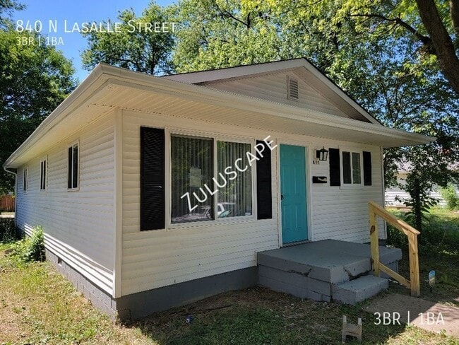 Photo - 840 Lasalle St