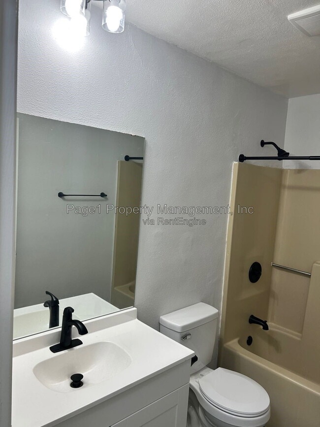Photo - 3807 Sage Dr Unit B