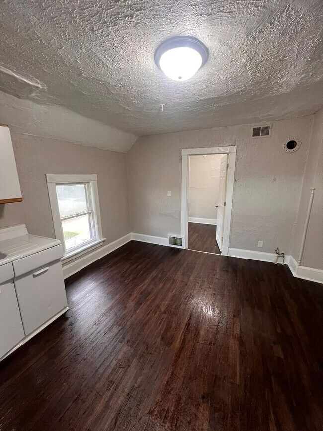 Photo - 1900 Mead St Unit Upper