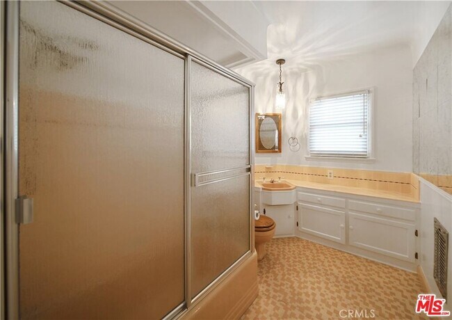 Photo - 8029 Airlane Ave