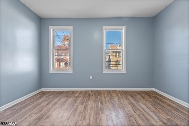 Photo - 302 Clinton Pl