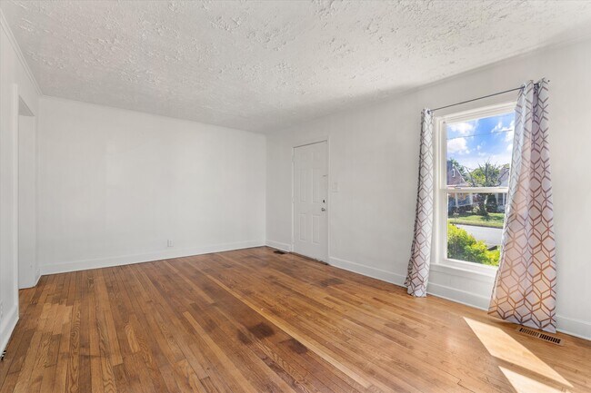 Photo - 3312 Clearview St