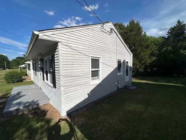 Photo - 369 Juless St