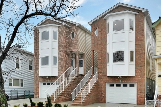 Building Photo - 410 Davis Ave