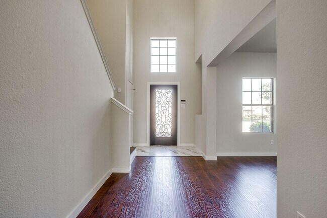 Photo - Spacious 4 Bed- 2.5 Bath Rental in the Des...