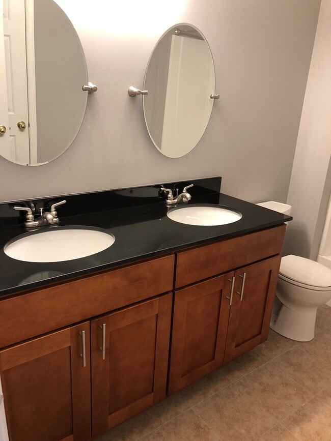 Photo - 2 bedrrom + basement Townhouse with Waterviews in Bristol. Large Private Backyard w Deck.