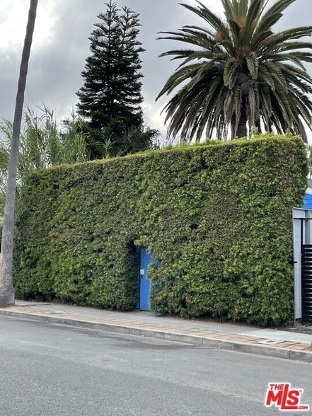 Building Photo - 926 California Ave