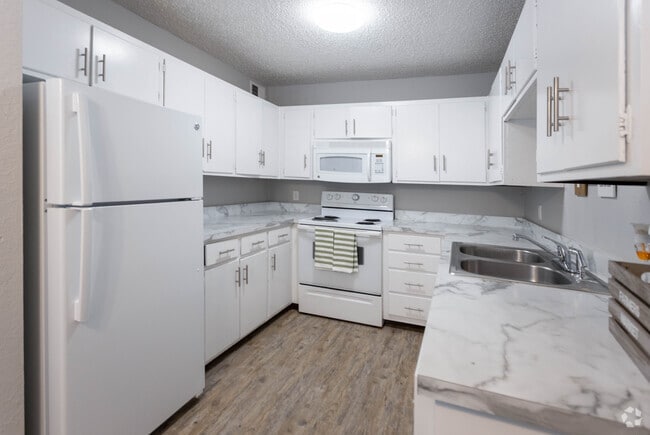 2BR 1BA - 950 SF