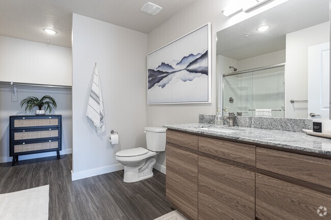 2BR, 2BA - 1,026SF - Primary Bathroom
