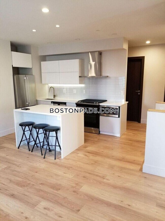 Building Photo - 31 Buttonwood St Rental