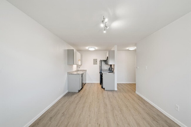 2253 Collyer Street Unit 302-large-003-003-04-1500x1000-72dpi - Peak View