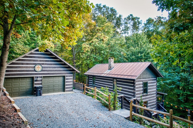 2-car garage - 1444 Rich Mountain Rd