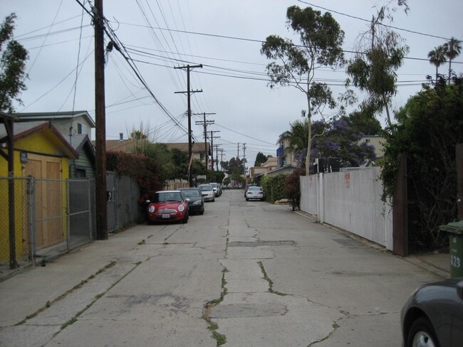 Photo - Broadway Unidad Back House