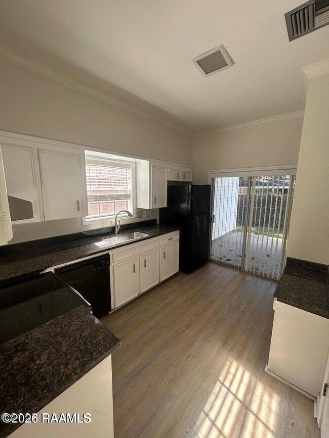 Photo - 205 Castle Row