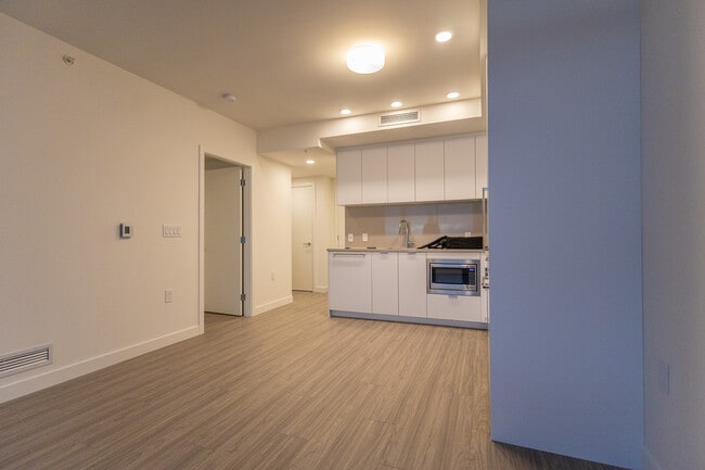 Photo - 13675-1107A 107A Ave