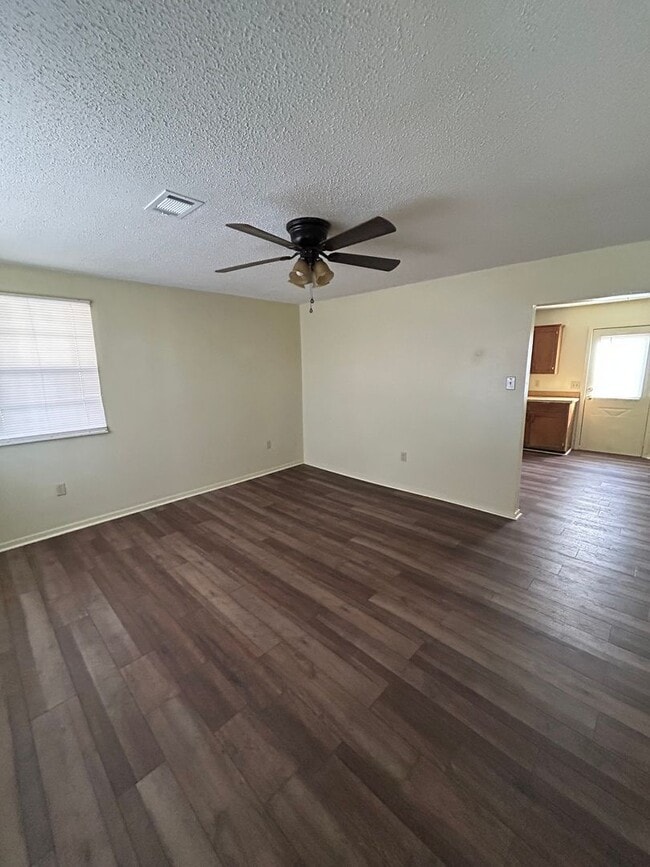 Photo - 106 Gabriel Cir