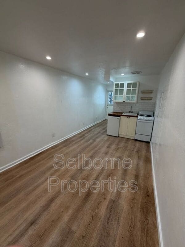 Photo - 4325 Essex St
