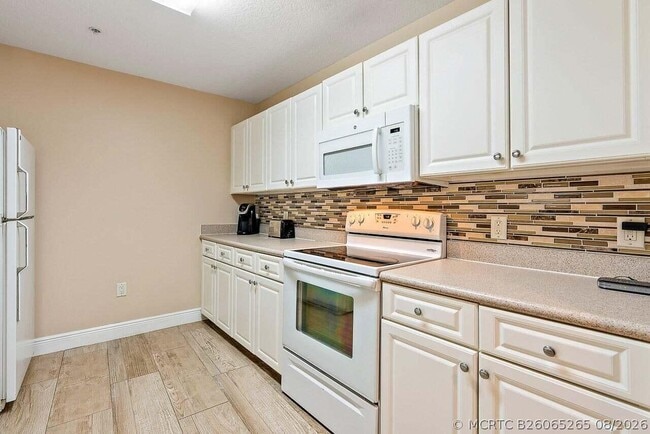 Building Photo - 1200 Town Center Dr Unit 425
