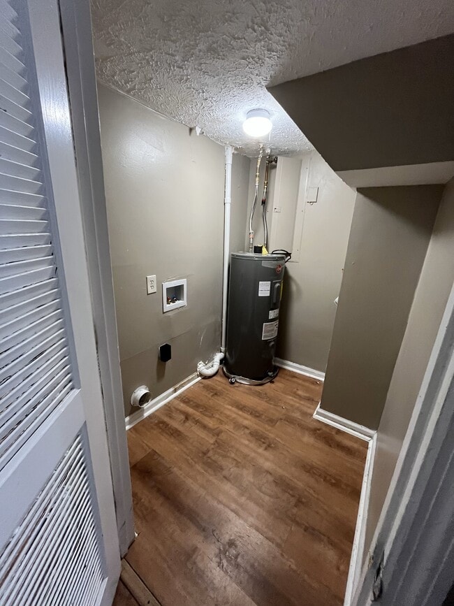 Photo - 240 Park Rd SW