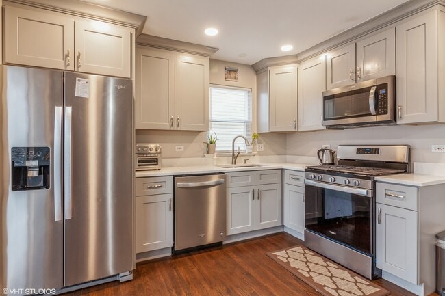 Photo - 2043 University Dr