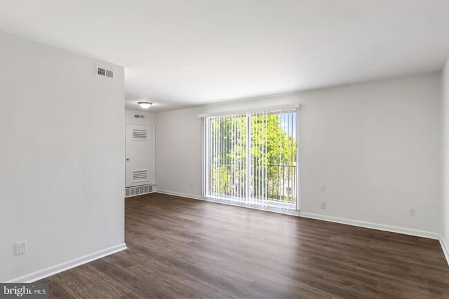 Photo - 5124 Astor Pl SE