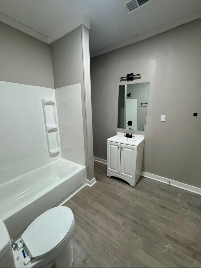 Photo - 1006 Emmie St