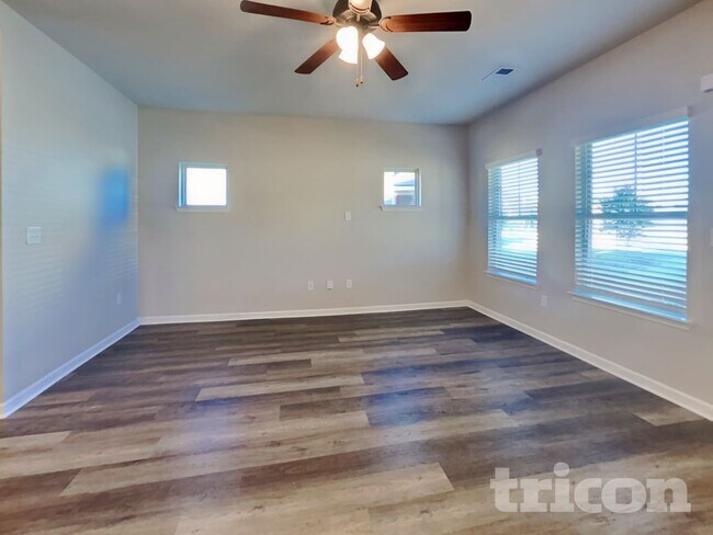 Photo - 748 Galveston Way