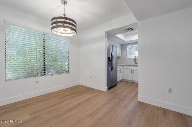 Building Photo - 9990 N Scottsdale Rd Unit 1049