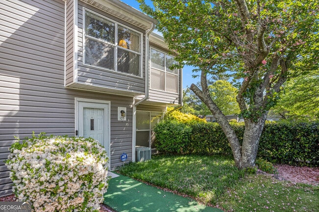 Building Photo - 105 Governors Dr