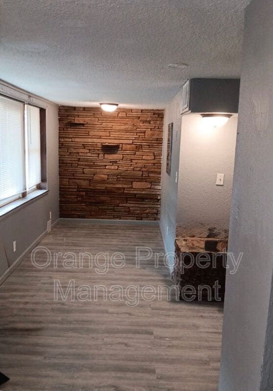 Building Photo - 4108 Cuming St Unit 1 Rental
