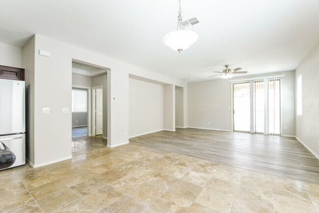 Photo - 2226 W Oyer Ln